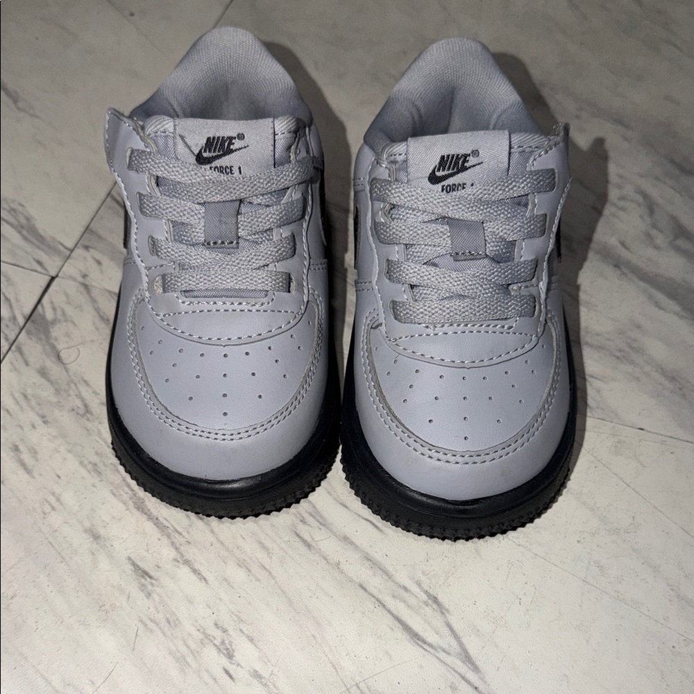 Nike Kids Light Gray Sneakers